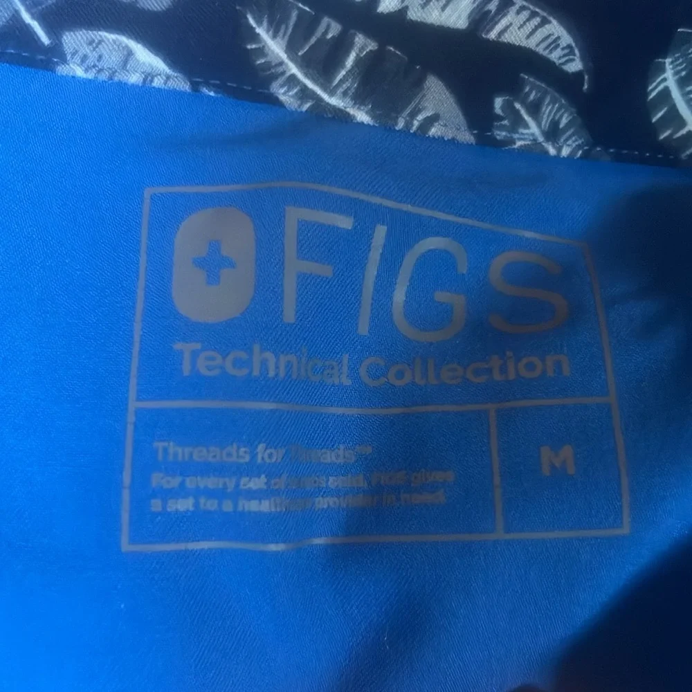 FIGS Technical Collection Royal Blue Men's Scrub Set Size M